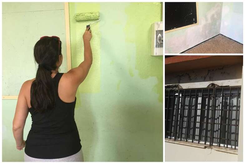 Una madre pintando un aul, humedades y desprendimientos en el CEIP San Juan (Foto TA)